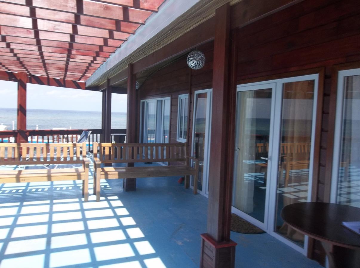 Fosters West Bay Resort Exteriér fotografie